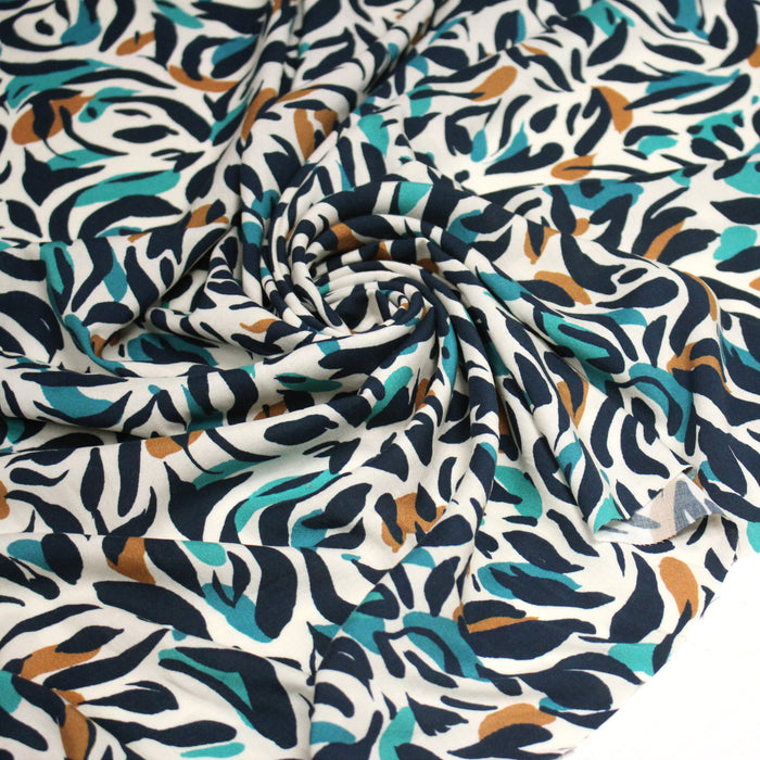 Tissu Viscose fluide au feuillage marine canard et ocre, fond écru - TissusPapi.com