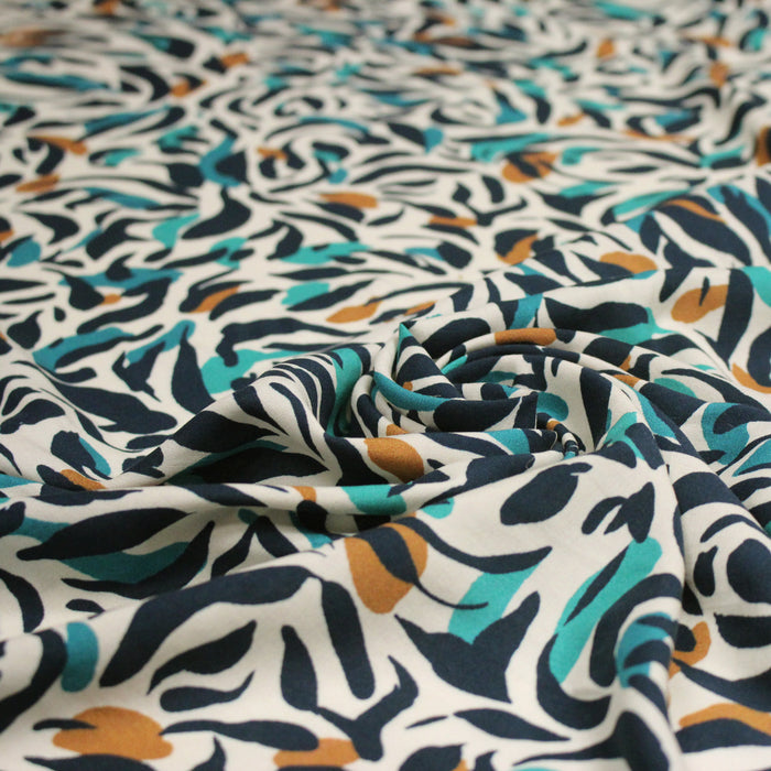 Tissu Viscose fluide au feuillage marine canard et ocre, fond écru - TissusPapi.com