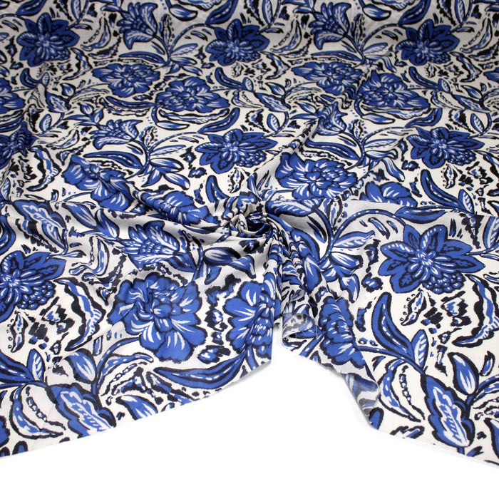 Tissu voile de coton imprimé INDIENNES écru aux fleurs bleues et marine - TissusPapi.com