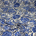 Tissu voile de coton imprimé INDIENNES écru aux fleurs bleues et marine - TissusPapi.com