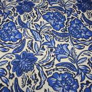 Tissu voile de coton imprimé INDIENNES écru aux fleurs bleues et marine - TissusPapi.com