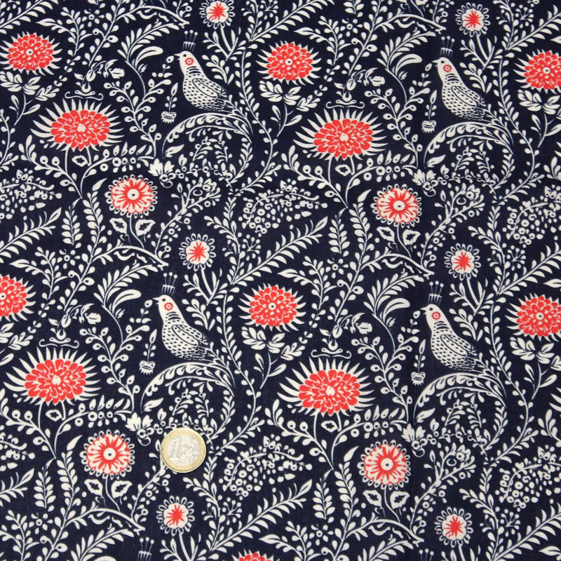 Tissu INDIENNES cotonnade fleurie bleu marine aux feuillage et oiseaux écrus et rouges - TissusPapi.com