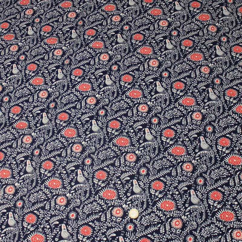 Tissu INDIENNES cotonnade fleurie bleu marine aux feuillage et oiseaux écrus et rouges - TissusPapi.com