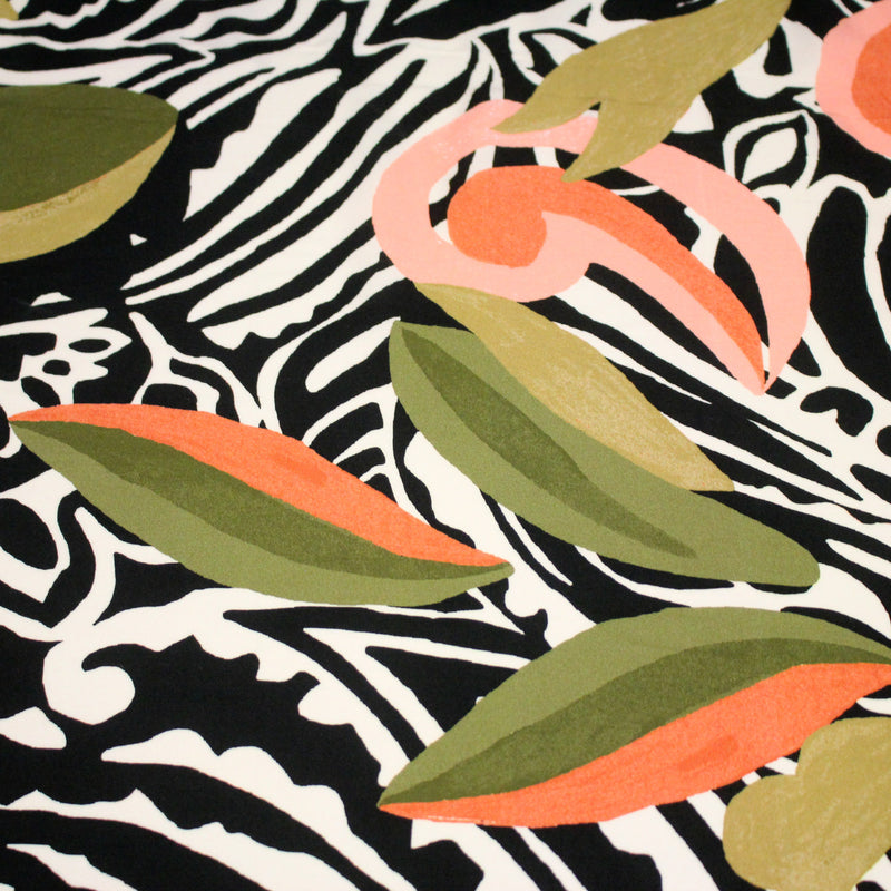 Tissu viscose fluide COMPORTA, motif graphique noir blanc, fleuri vert rose corail - Fabrication française - TissusPapi.com