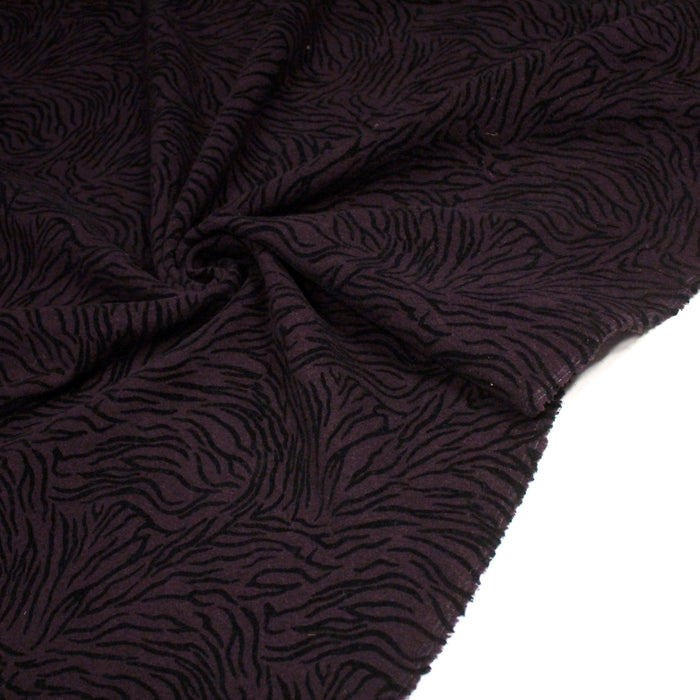 Tissu Drap de laine violet aubergine aux fines rayures zébrées - Fabrication italienne