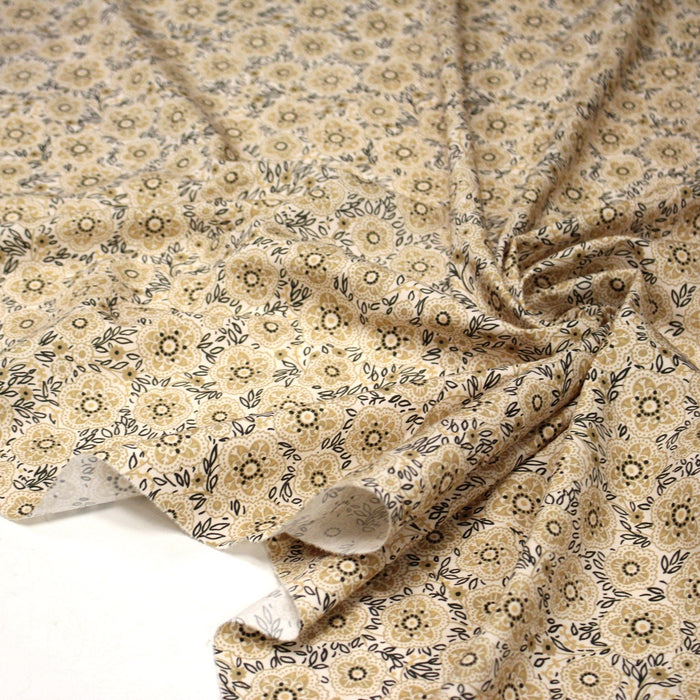 Tissu popeline coton ocre clair aux fleurs & fines arabesques noirs et jaunes - TissusPapi.com