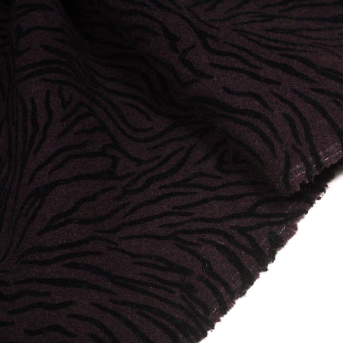 Tissu Drap de laine violet aubergine aux fines rayures zébrées - Fabrication italienne