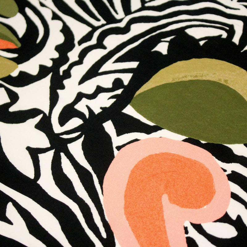 Tissu viscose fluide COMPORTA, motif graphique noir blanc, fleuri vert rose corail - Fabrication française - TissusPapi.com