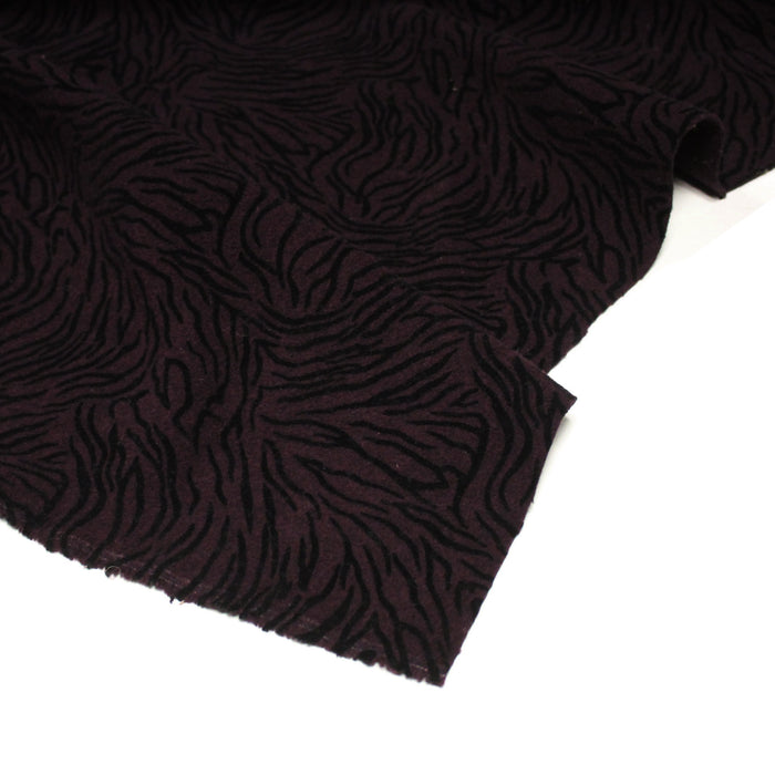 Tissu Drap de laine violet aubergine aux fines rayures zébrées - Fabrication italienne