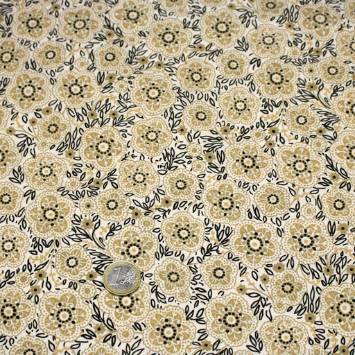 Tissu popeline coton ocre clair aux fleurs & fines arabesques noirs et jaunes - TissusPapi.com