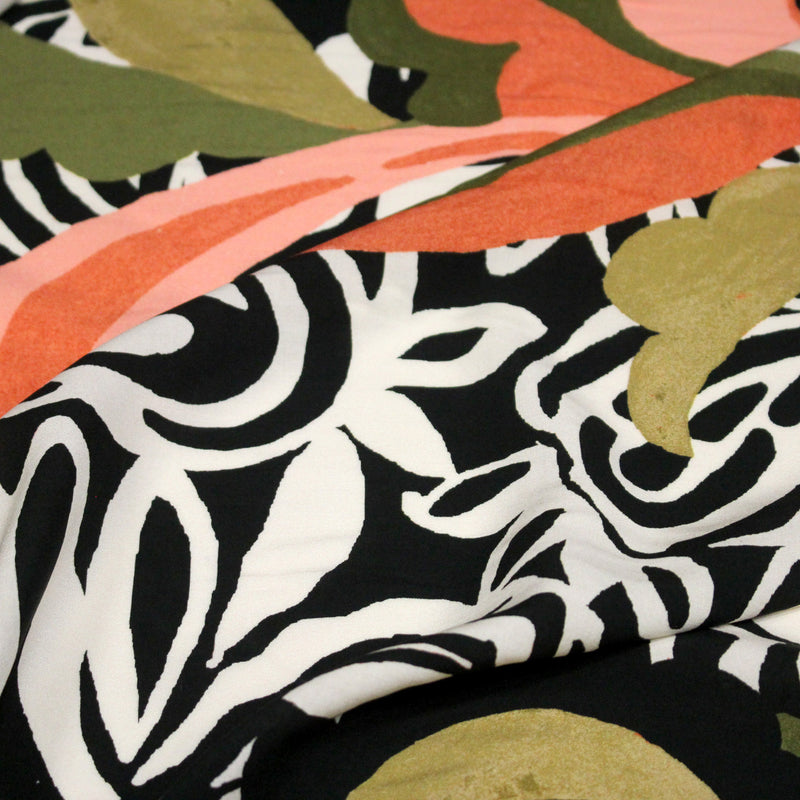 Tissu viscose fluide COMPORTA, motif graphique noir blanc, fleuri vert rose corail - Fabrication française - TissusPapi.com