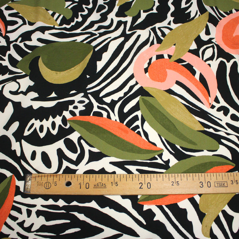 Tissu viscose fluide COMPORTA, motif graphique noir blanc, fleuri vert rose corail - Fabrication française - TissusPapi.com