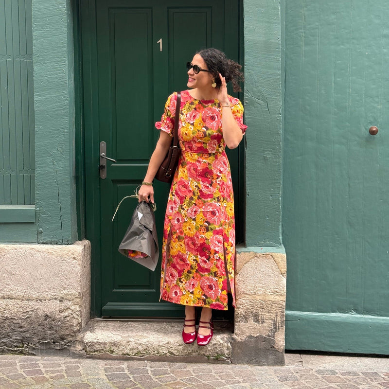 Tissu gabardine coton imprimée fleuri Vintage jaune, rouge, rose - OEKO - TEX STANDARD 100 - TissusPapi.com