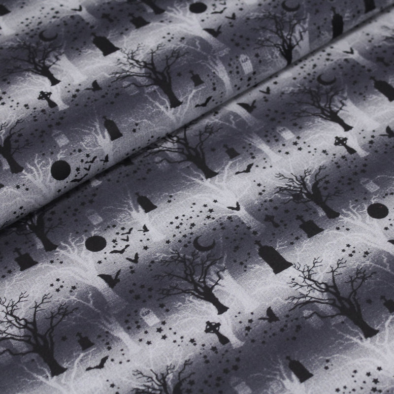 Tissu de coton HALLOWEEN, la nuit, les tombes, les chauve souris et la forêt, fond gris - TissusPapi.com