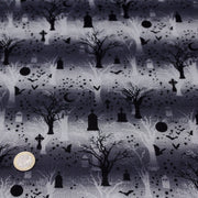 Tissu de coton HALLOWEEN, la nuit, les tombes, les chauve souris et la forêt, fond gris - TissusPapi.com