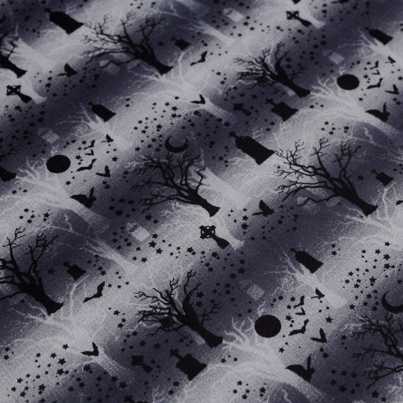 Tissu de coton HALLOWEEN, la nuit, les tombes, les chauve souris et la forêt, fond gris - TissusPapi.com