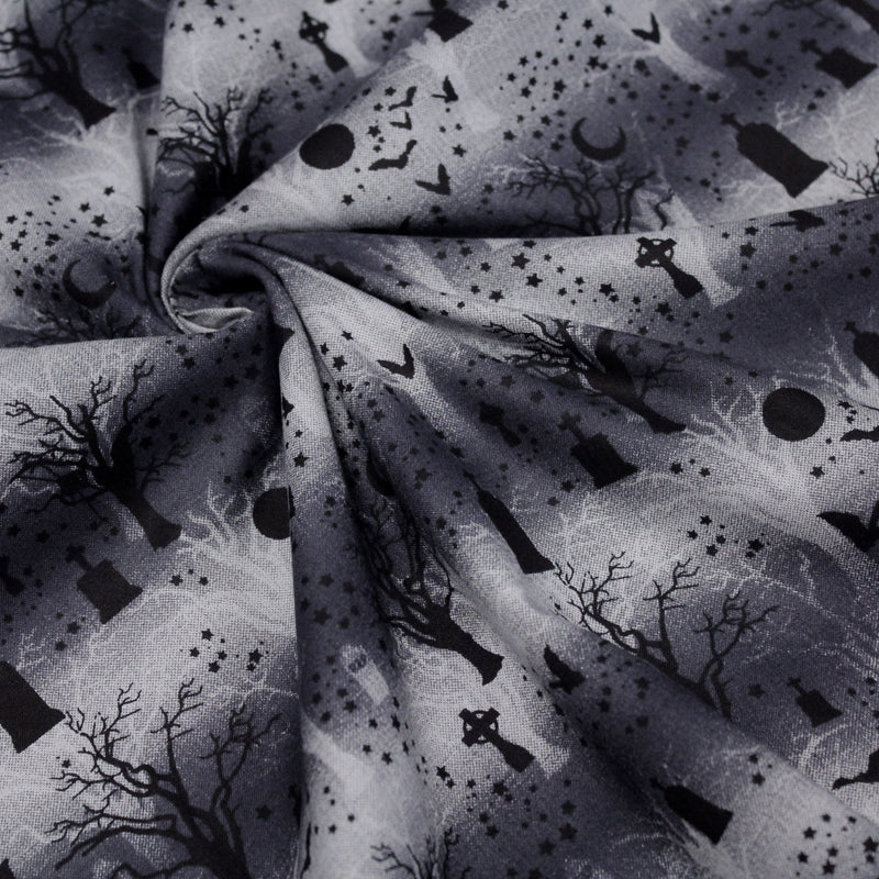 Tissu de coton HALLOWEEN, la nuit, les tombes, les chauve souris et la forêt, fond gris - TissusPapi.com