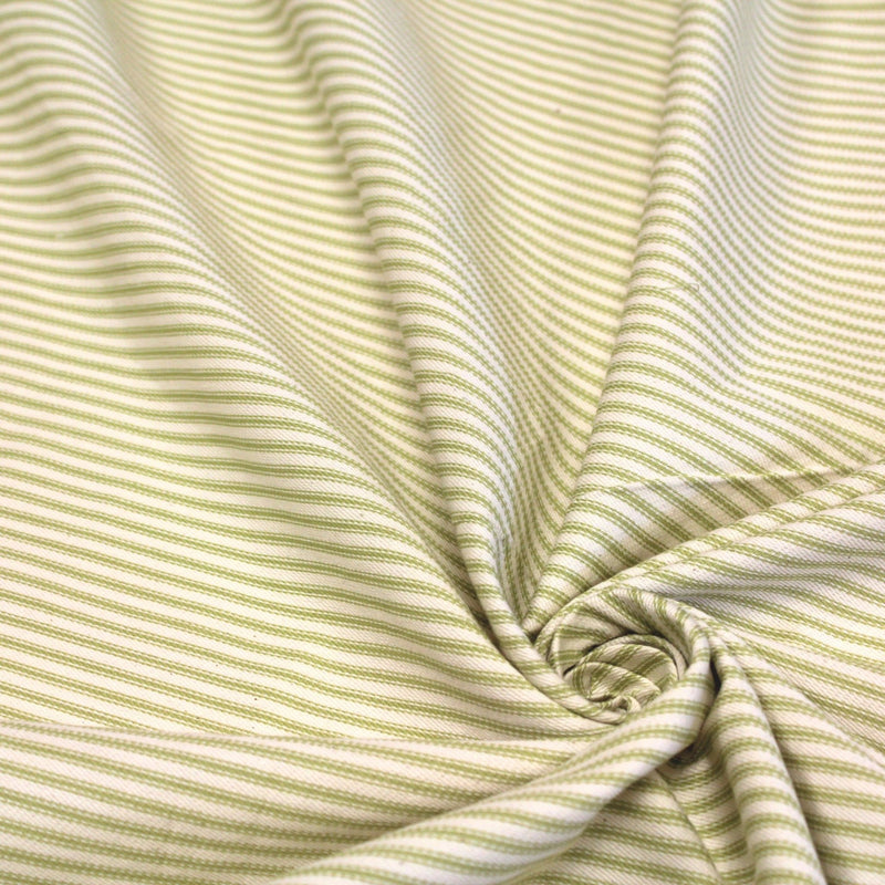 Tissu toile à matelas de coton DOUARNENEZ aux fines rayures vert pomme, fond écru - TissusPapi.com