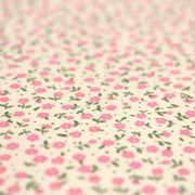 Tissu popeline de coton ANNA aux fines fleurs roses, fond écru - TissusPapi.com