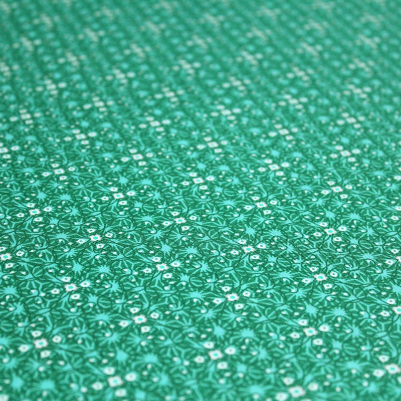 Tissu popeline de coton JADE, faux - uni aux fleurs vertes - TissusPapi.com