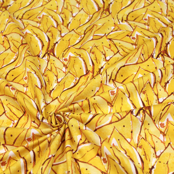 Tissu popeline de coton SUMATRA au feuillage tropical jaune, fond blanc