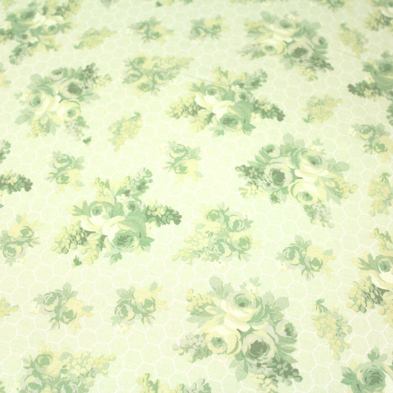 Tissu popeline coton WIMBLEDON, fond nid d'abeille & fleurs vert pistache, motif britannique - TissusPapi.com