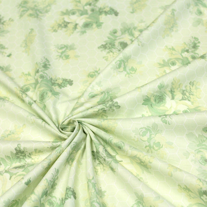 Tissu popeline coton WIMBLEDON, fond nid d'abeille & fleurs vert pistache, motif britannique - TissusPapi.com