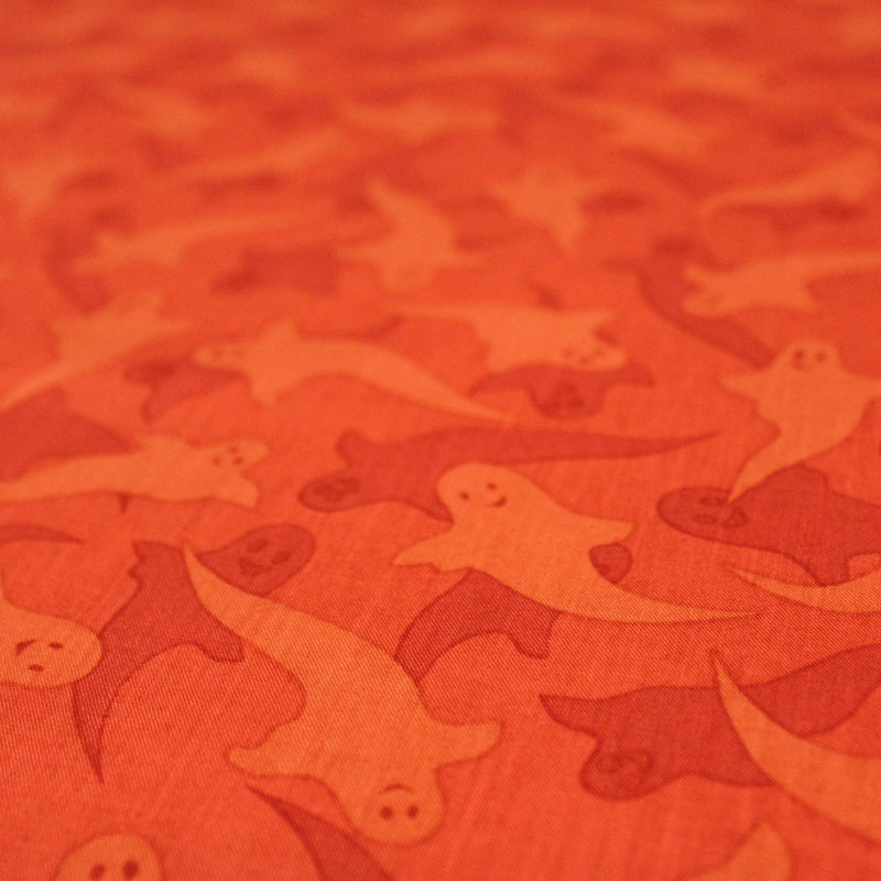 Tissu popeline de coton aux fantômes orange, fond orange - COLLECTION HALLOWEEN - TissusPapi.com