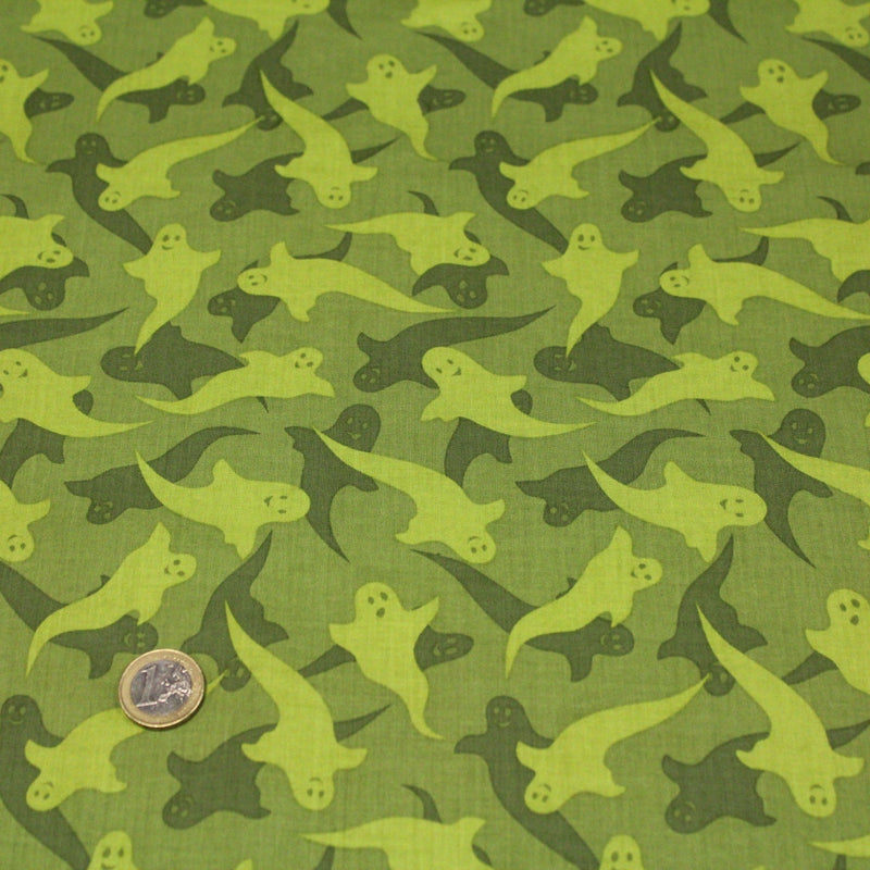 Tissu popeline de coton aux fantômes verts, fond vert - COLLECTION HALLOWEEN - TissusPapi.com
