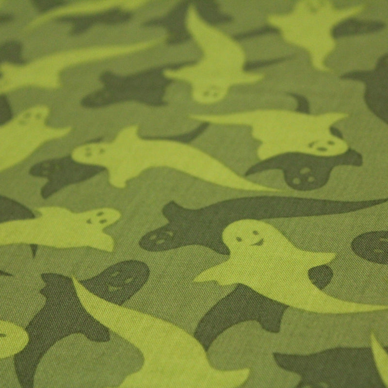 Tissu popeline de coton aux fantômes verts, fond vert - COLLECTION HALLOWEEN - TissusPapi.com