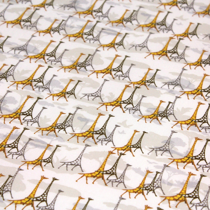 Tissu popeline de coton aux girafes jaunes & baobab, fond blanc - TissusPapi.com