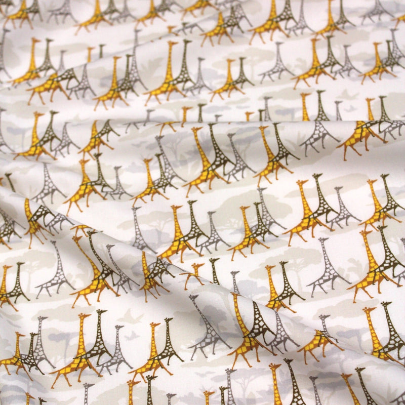 Tissu popeline de coton aux girafes jaunes & baobab, fond blanc - TissusPapi.com
