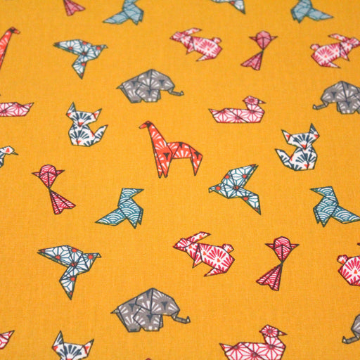 Tissu de coton motif japonais ORIGAMI de papier multicolore, fond jaune moutarde - Oeko Tex - tissuspapi
