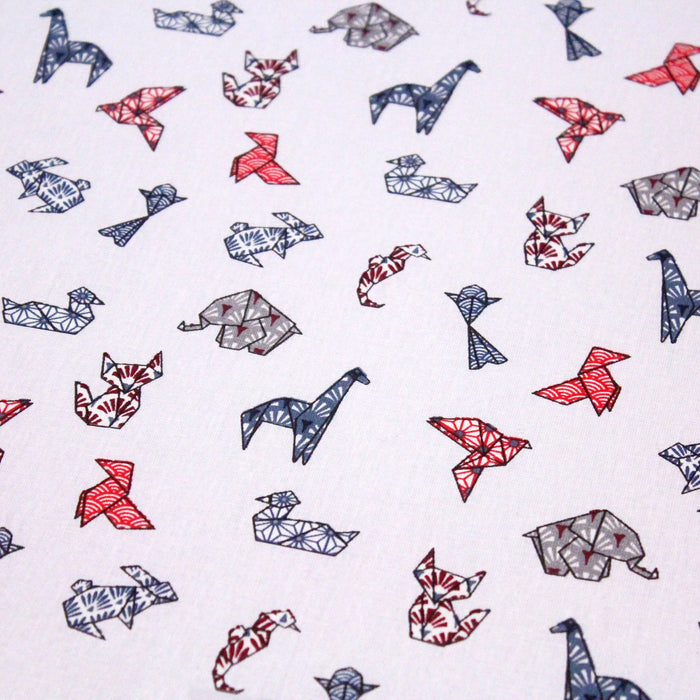 Tissu de coton motif japonais ORIGAMI de papier rouge & bleu, fond blanc cassé - Oeko-Tex