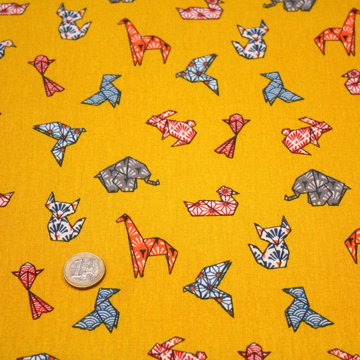 Tissu de coton motif japonais ORIGAMI de papier multicolore, fond jaune moutarde - Oeko Tex