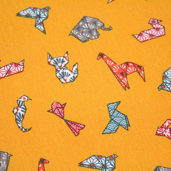 Tissu de coton motif japonais ORIGAMI de papier multicolore, fond jaune moutarde - Oeko Tex