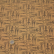 Tissu popeline de coton LA COUTURE, les ciseaux, fond ocre - TissusPapi.com