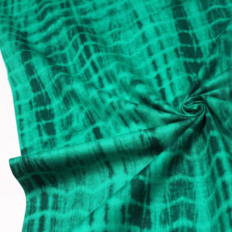Tissu cotonnade motif TIE & DYE, faux-uni vert émeraude - TissusPapi.com