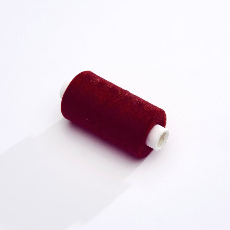 Bobine de fil rouge bordeaux - 500m - Fabrication française - Oeko - Tex - TissusPapi.com