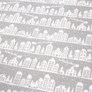 Tissu de coton de Noël scandinave aux maisons scandinaves blanches, fond gris - TissusPapi.com