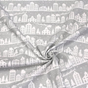 Tissu de coton de Noël scandinave aux maisons scandinaves blanches, fond gris - TissusPapi.com