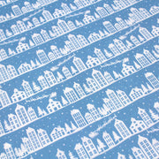 Tissu de coton de Noël scandinave aux maisons scandinaves blanches, fond bleu - TissusPapi.com