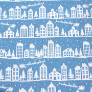 Tissu de coton de Noël scandinave aux maisons scandinaves blanches, fond bleu - TissusPapi.com