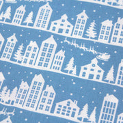 Tissu de coton de Noël scandinave aux maisons scandinaves blanches, fond bleu - TissusPapi.com