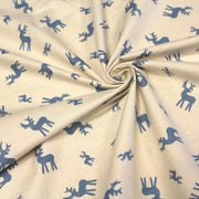 Tissu de coton de Noël scandinave aux rennes bleus, fond écru - TissusPapi.com