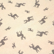 Tissu de coton de Noël scandinave aux rennes taupe, fond écru - TissusPapi.com