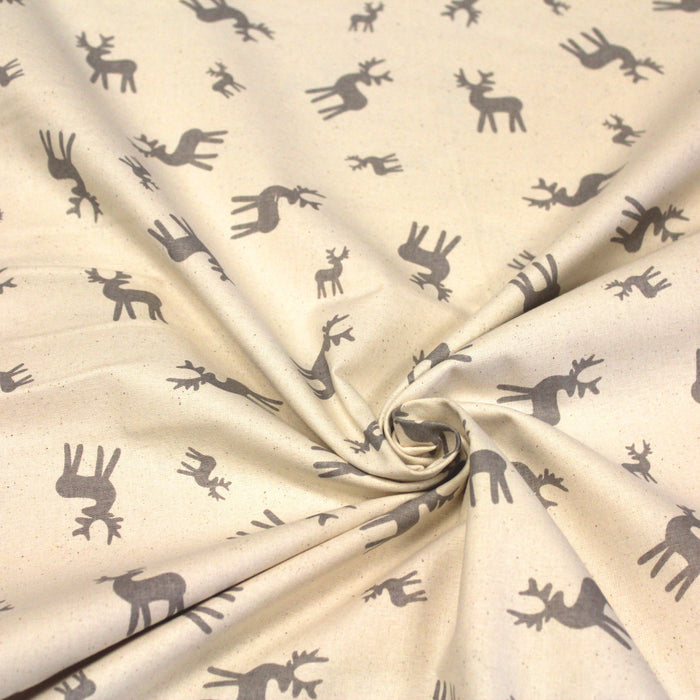 Tissu de coton de Noël scandinave aux rennes taupe, fond écru