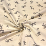 Tissu de coton de Noël scandinave aux rennes taupe, fond écru - TissusPapi.com