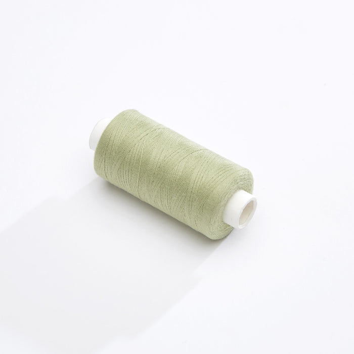 Bobine de fil vert amande - 500m - Fabrication française - Oeko-Tex - tissuspapi