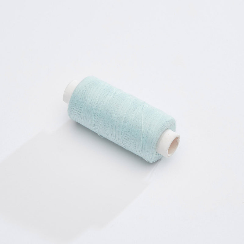 Bobine de fil bleu d'eau - 500m - Fabrication française - Oeko - Tex - TissusPapi.com